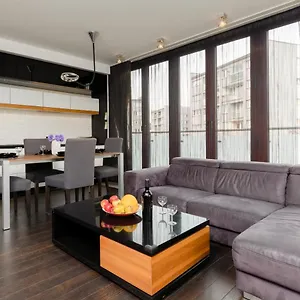 Apartament Srodmiescie Riverside Three-bedroom By Renters, Warszawa