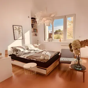Apartament Spacious, Quiet And Bright Apartment, Close Center, Parking, Air-conditioned, Warszawa